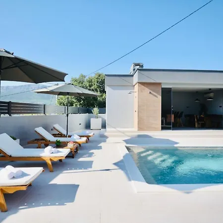 Holiday Home Tia Split Exterior photo