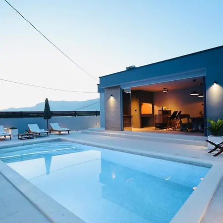 Holiday Home Tia Split Exterior photo