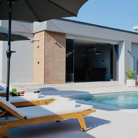 Holiday Home Tia Split Exterior photo
