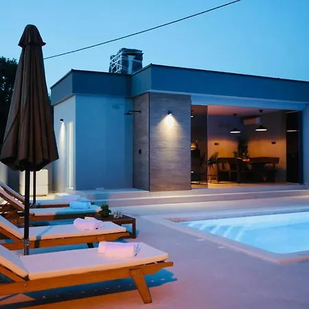 Holiday Home Tia Split Exterior photo