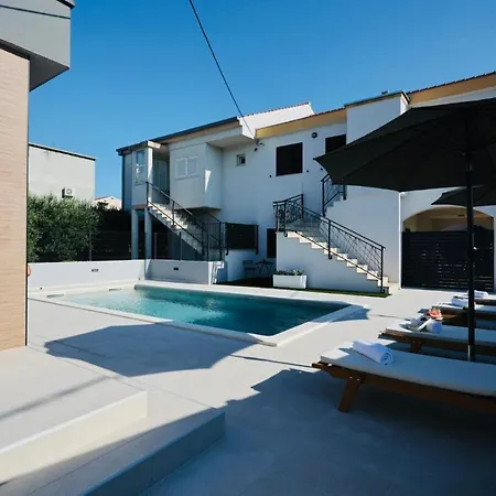 Holiday Home Tia Split Exterior photo